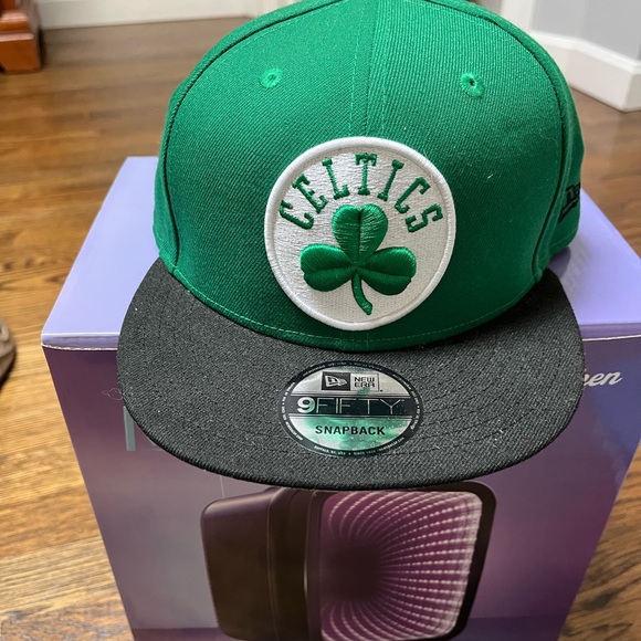 New Era Green and Black Snapback Hat - Picture 1 of 4
